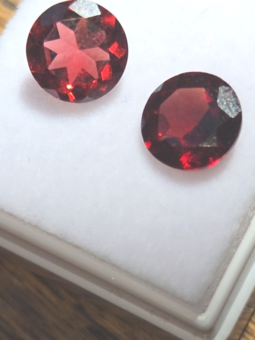 Lot of 2 - 1CT ea Round Cut Faceted Garnets Loose Gemstones, Transparent